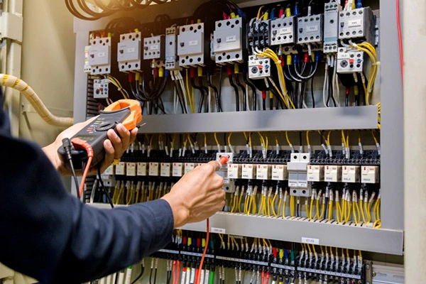 Як вибір резистора впливає на ефективність електронної схеми?